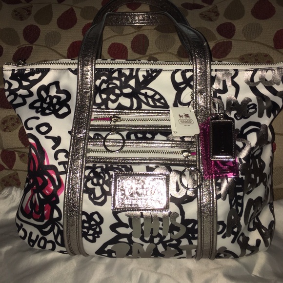 Coach Handbags - 🎉🎉HOST PICK🎉🎉NWT Coach Poppy Floral Bella Tote