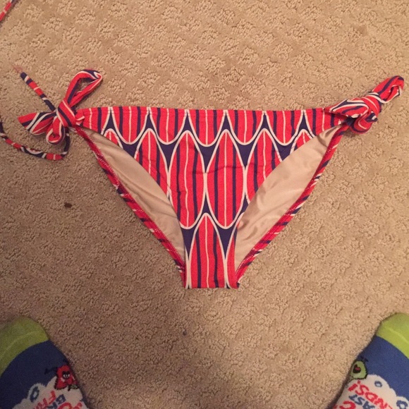 Bikini top and bottoms - Picture 2 of 3