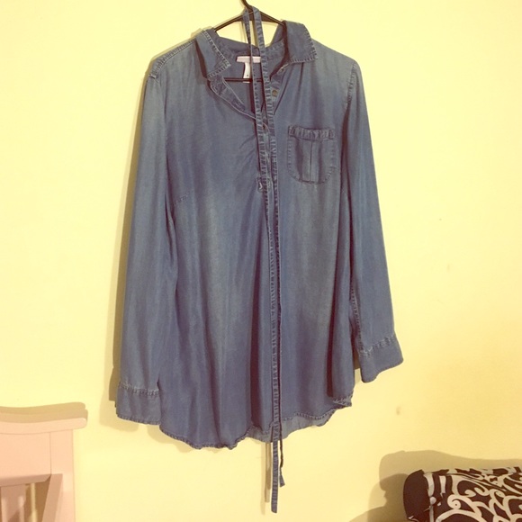 Maternity shirt.