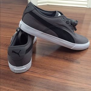 NWOT PUMA canvas sneakers