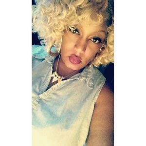 Meet your Posher, Shemika