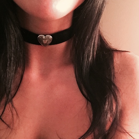 Velvet Heart Choker