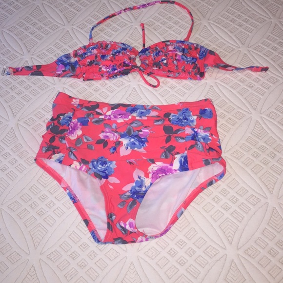 Hi-waisted swim suit