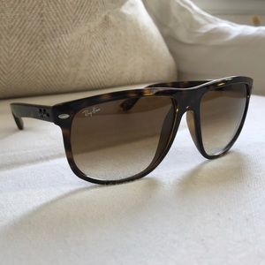 Ray-Ban Tortuous Shell Sunglasses w/ Case