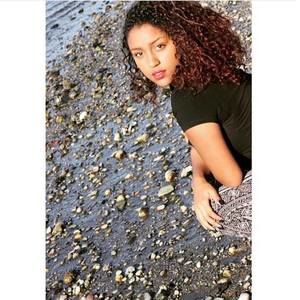 Meet your Posher, Beebee