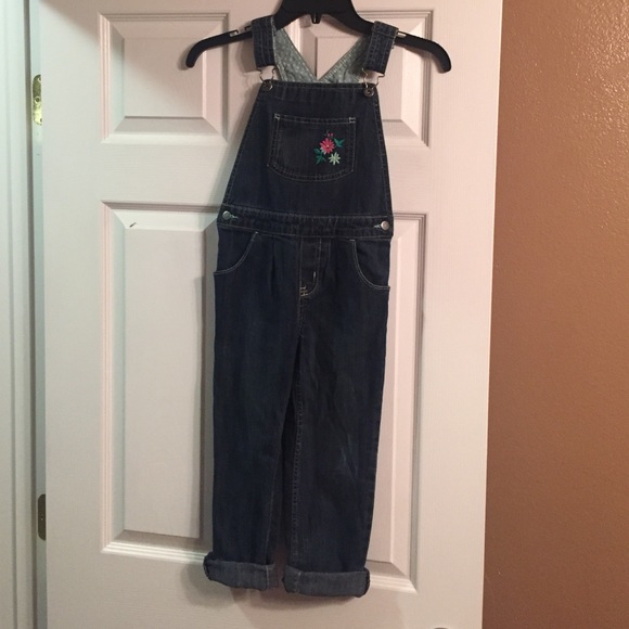 Girls overalls, never worn Size 5t