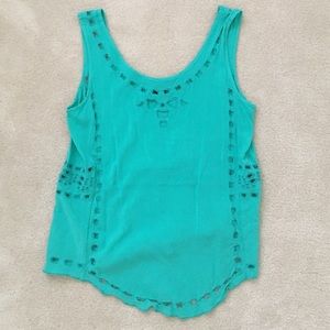 Flowy tank