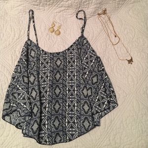 **MUST GO** Aztec crop top