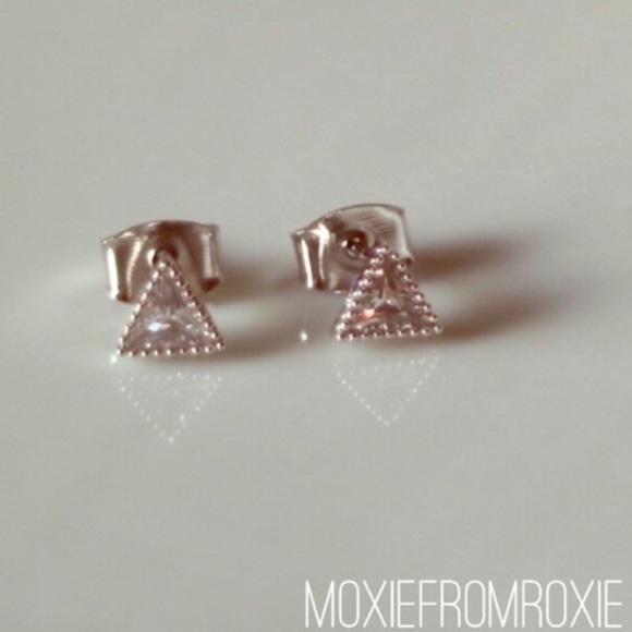 Lamant Jewelry - Triangle Stud Earrings