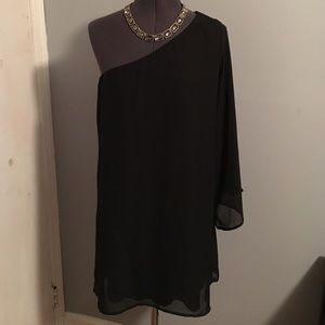 **MUST GO** One sleeved cocktail dress