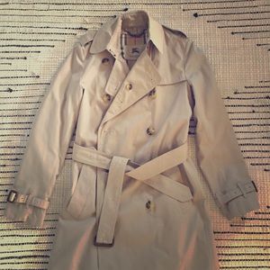 Burberry Trench with Detatchable Liner ✨