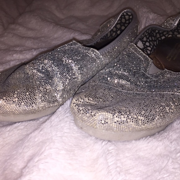 Sparkly silver toms