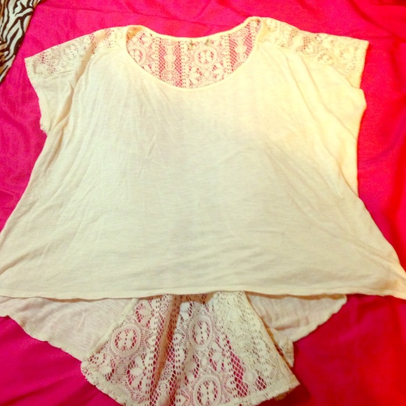 LAST CHANCE High-low lace blouse