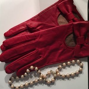 Feminine bow gloves