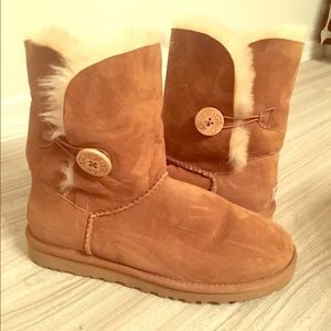 Uggs: Chestnut