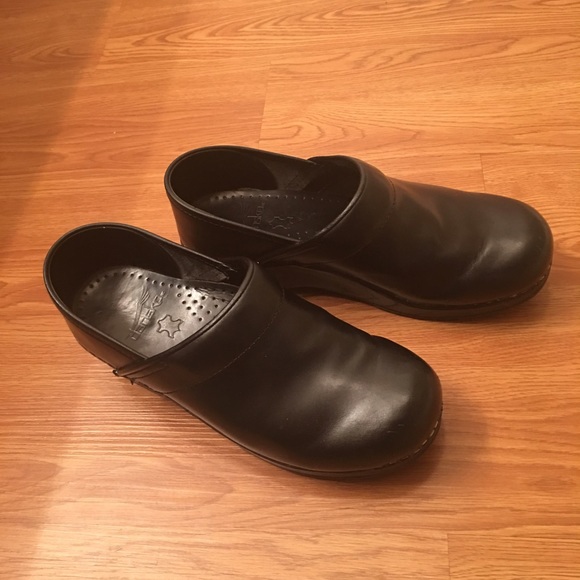 Dansko Nurses Clogs - Picture 2 of 2