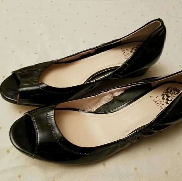 Vince camuto ryssa black peep toe pumps