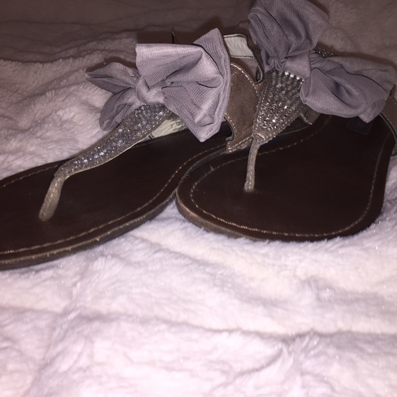 Bow sandals