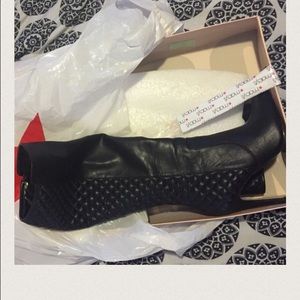 Black BCBG boots