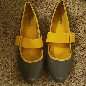 Fun pair of XOXO  kitten heels