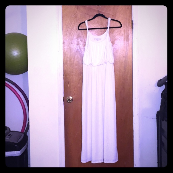 White maxi dress - Picture 1 of 3
