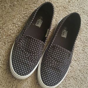Canvas shoes