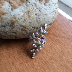 Gorgeous Aurora Borealis Gem Ear Cuff