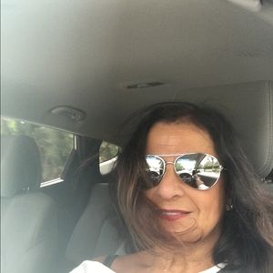 Meet your Posher, Shirley