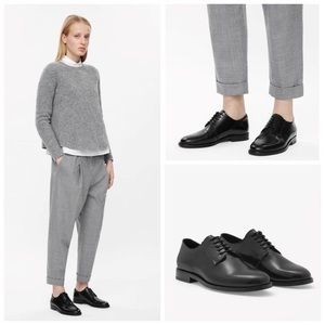COS Minimalist Oxfords, versatile essential!