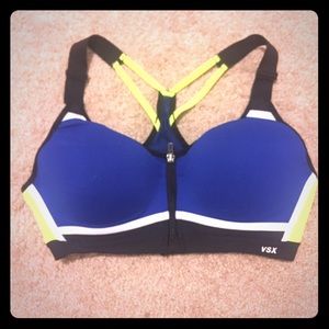 Victoria's Secret front close Knockout sport bra