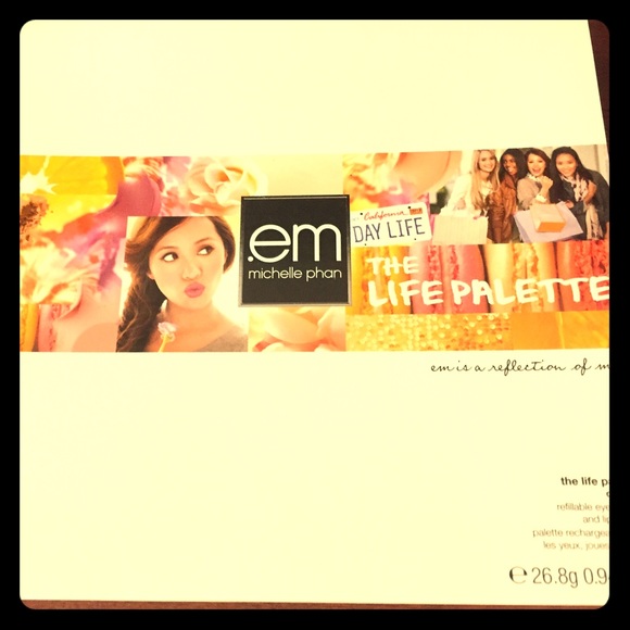**SOLD**👄em Cosmetics Day Palette💄💋