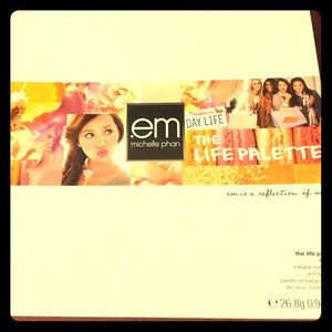 **SOLD**👄em Cosmetics Day Palette💄💋