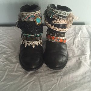 Black decorative boogie