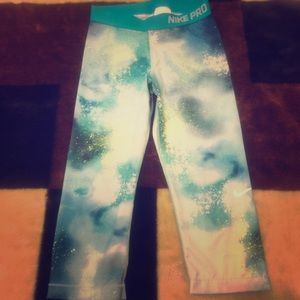 Nike galaxy calf length legging size small
