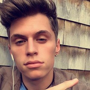 Meet your Posher, Aaron