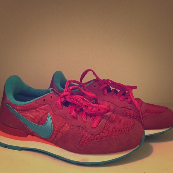 Nike tennis shoes