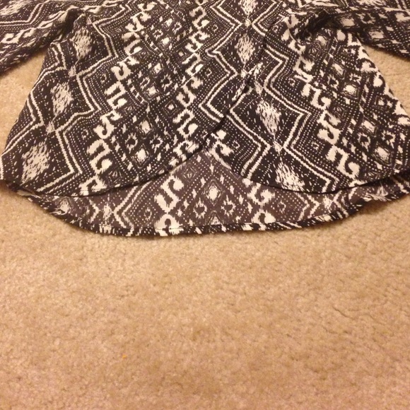 Open-Back Long Sleeve Top - Picture 3 of 4