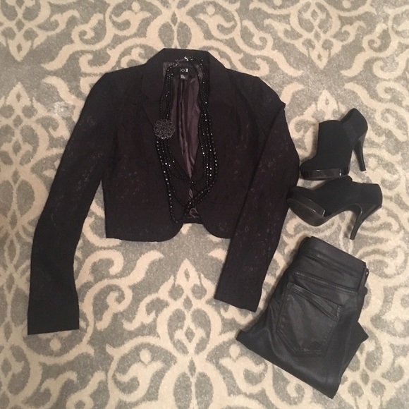 NWOT F21 // Cropped Lace Blazer