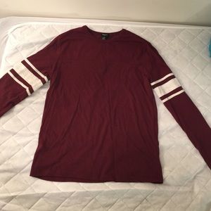 Long-sleeve maroon varsity t-shirt. Cotton made.