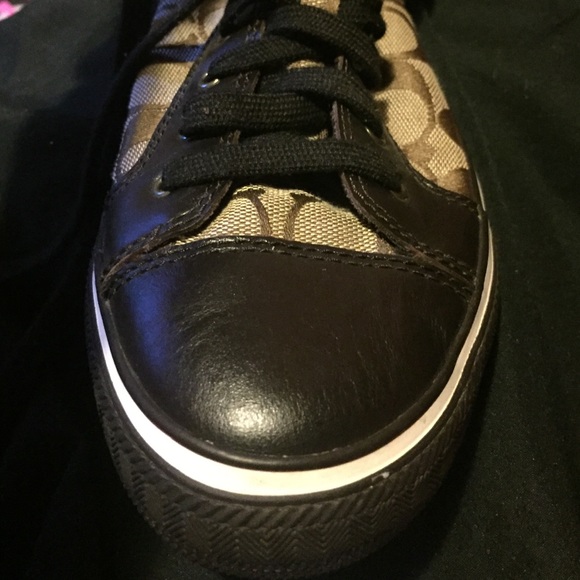 Shoe - Picture 3 of 4