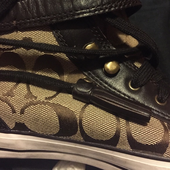 Shoe - Picture 4 of 4