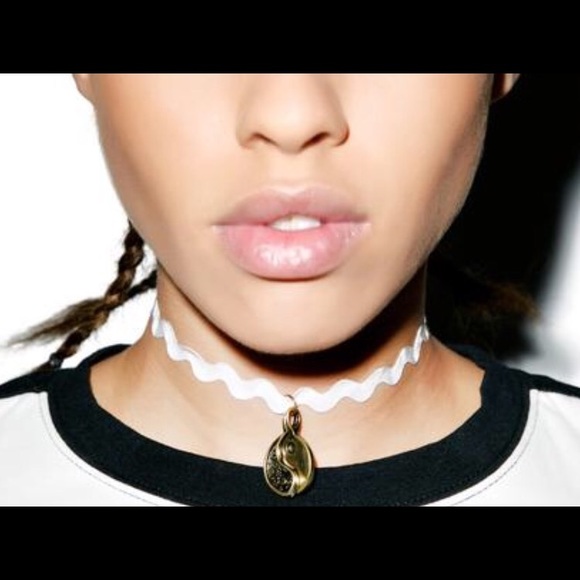 🎀 Dolls Kill black yin yang choker 🎀