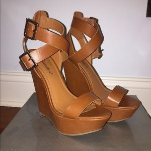 Akira "Breckelle's Valery-11" Platform Tan Sandals