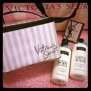 CLASSIC VICTORIA SECRETS TRAIN CASE WITH EXTRAS!