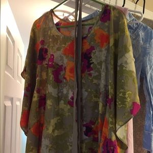 Liz Lange XS Watercolor Floral Maternity Top