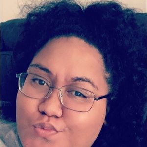 Meet your Posher, Litia