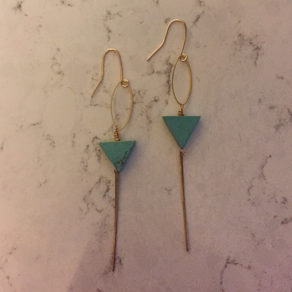 Teal triangular dangle earring in gold 🌴☀️🌊 - Picture 2 of 2
