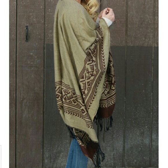 Border Tassel Ruana Poncho/Wrap - Picture 3 of 3