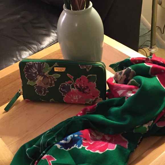 Kate Spade Scarf 💐 Wallet ensemble