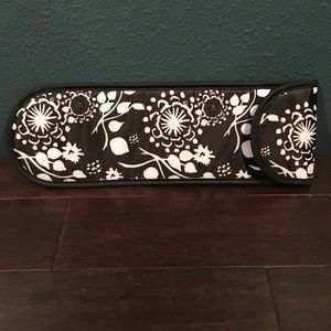 Thirty-One Flat Iron Case